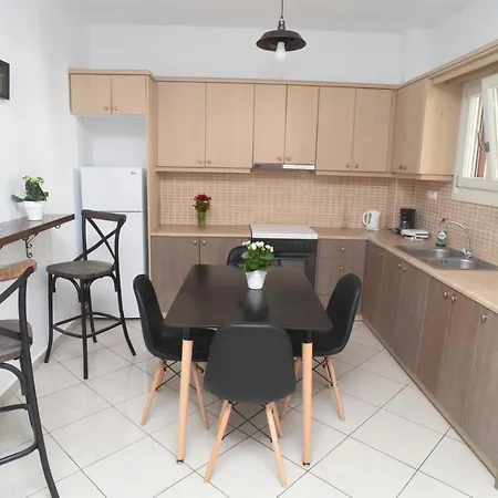 Διαμέρισμα Little Yard & #2 *