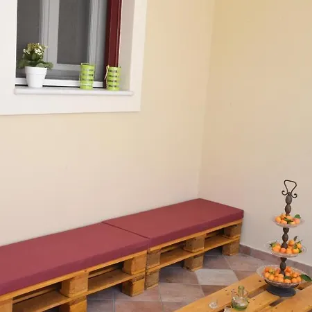 Little Yard & #2 Apartment